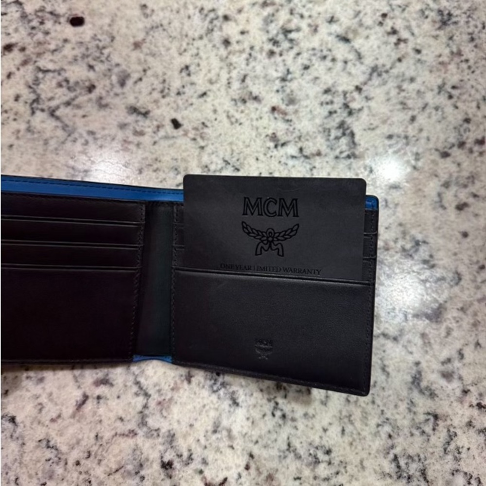 Black MCM wallet - Picture 2 of 2